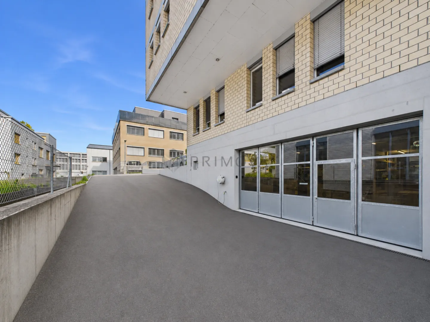 Showroom, Warehouse & Rooftop Terrace - achievable gross yield up to 6% - Photo 11 of 13