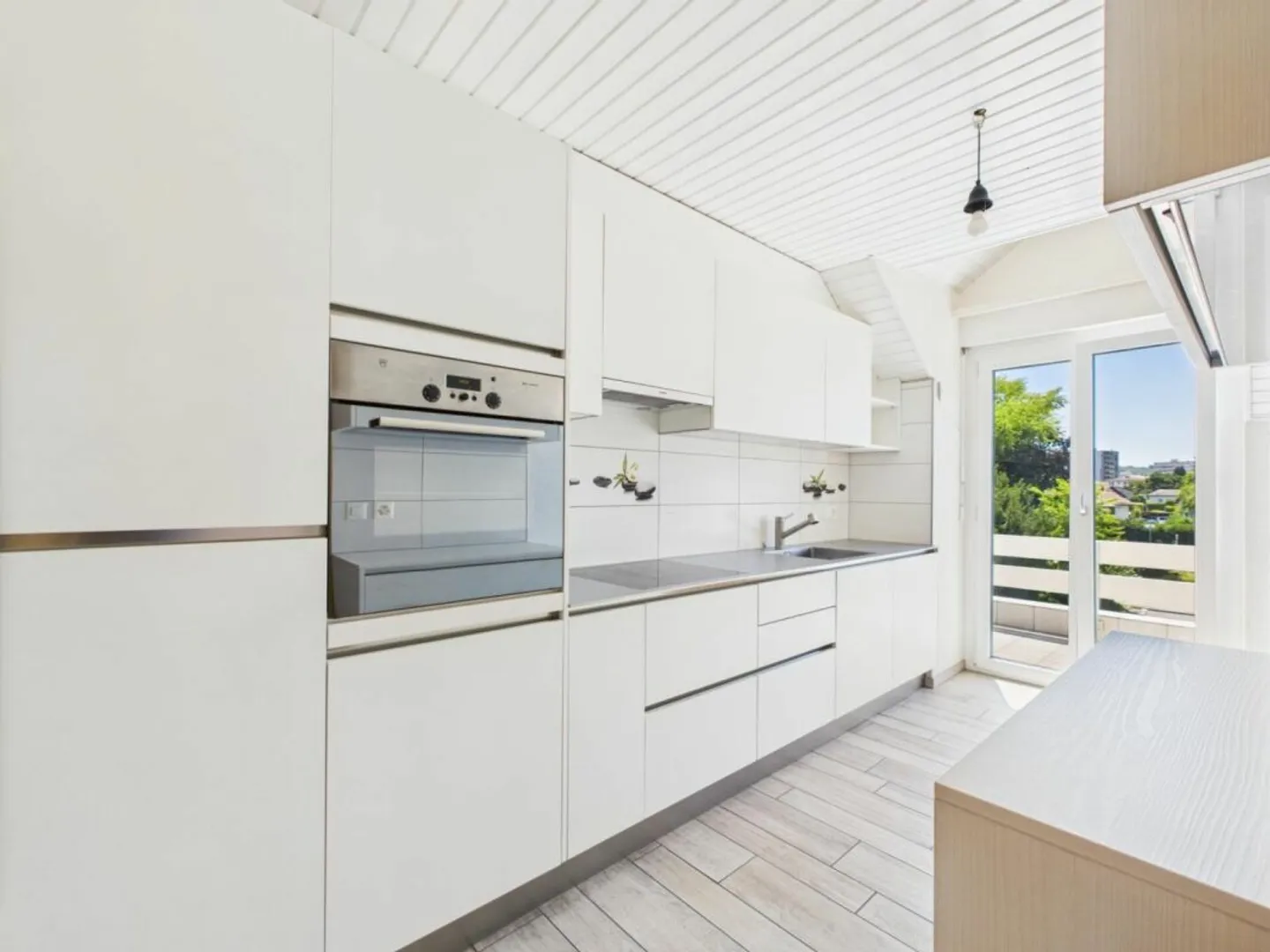 4.5 stanze all'ultimo piano di un piccolo condominio - Foto 5 di 9