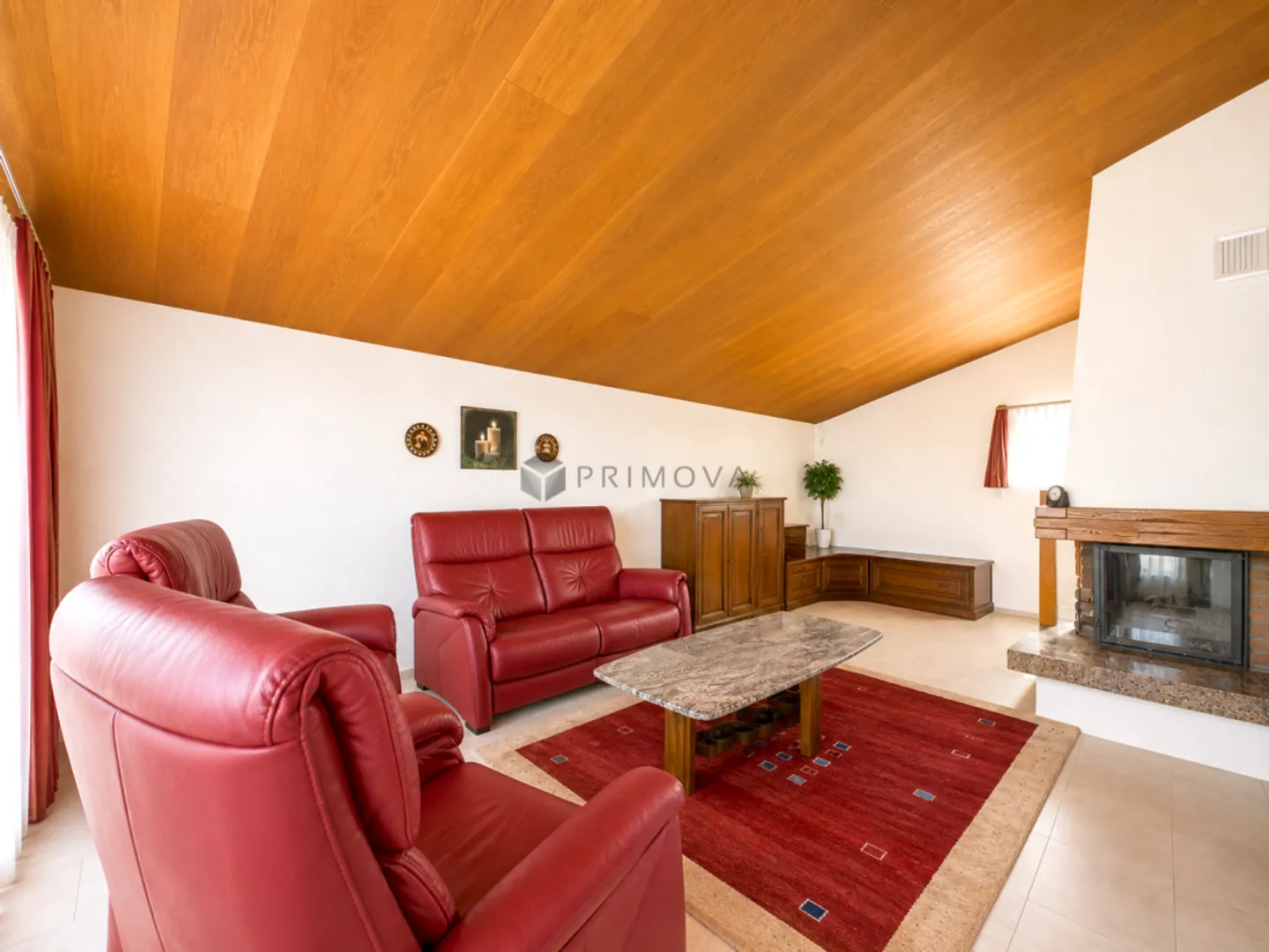 Charming home with space for hobbies and business - Photo 3 of 12