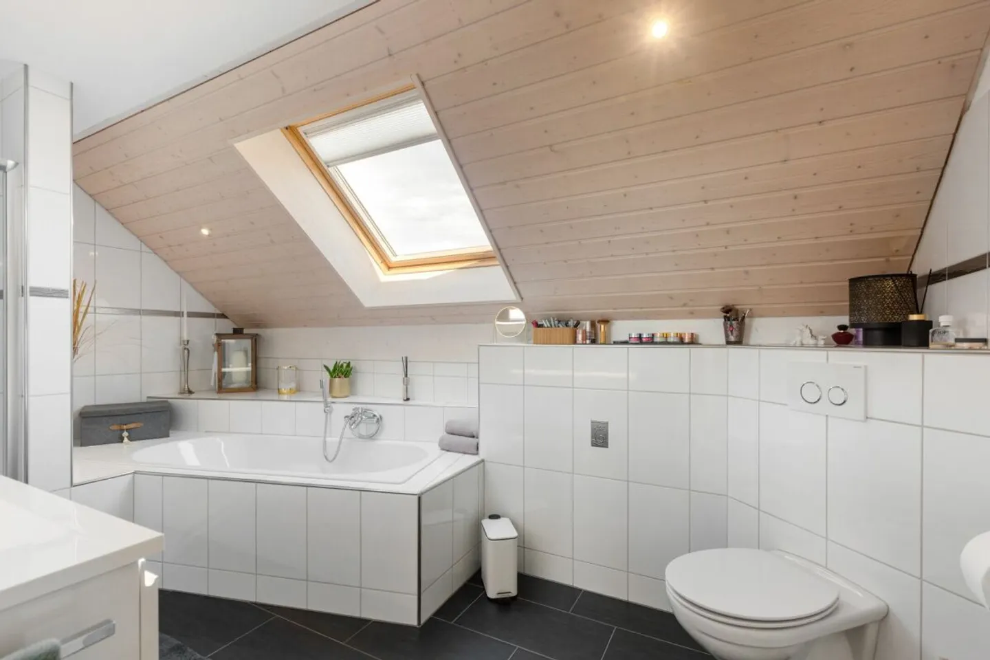 A Home to Feel Good - Well-Maintained House with Garden in a Quiet Location - Photo 9 of 13