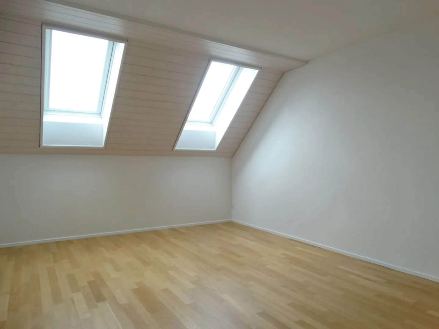Appartement spacieux de 4,5 pièces au cœur de Madiswil - Photo 4 sur 9