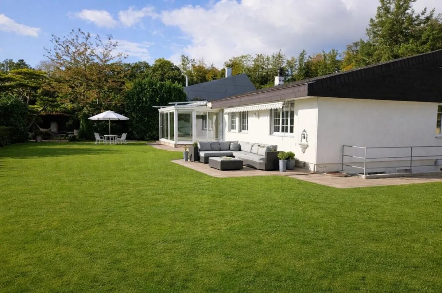 Maison bien entretenue et spacieuse avec son propre espace bien-être - Photo 1 sur 13