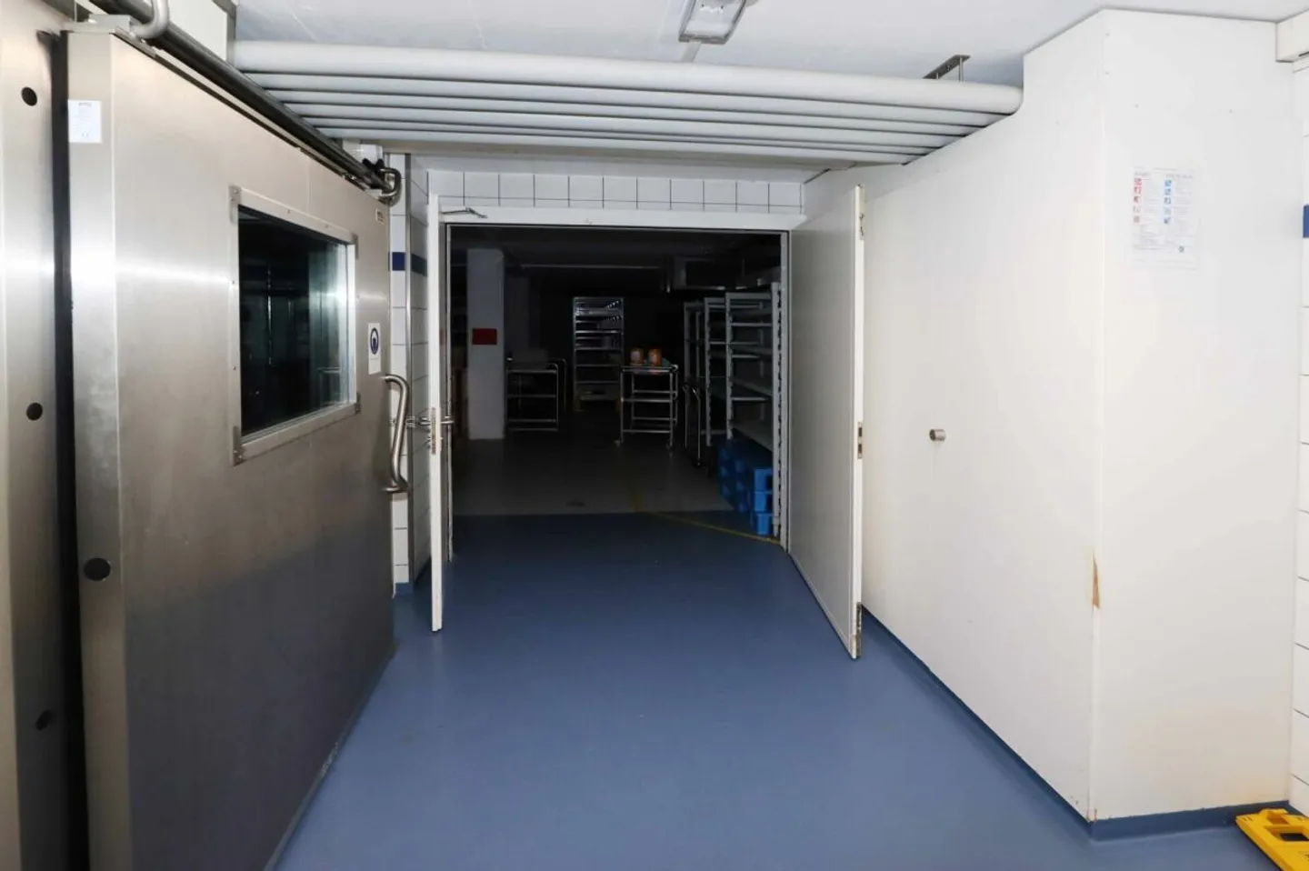 Bâtiment industriel et commercial Ouest à Mitlödi GL - Photo 9 sur 13