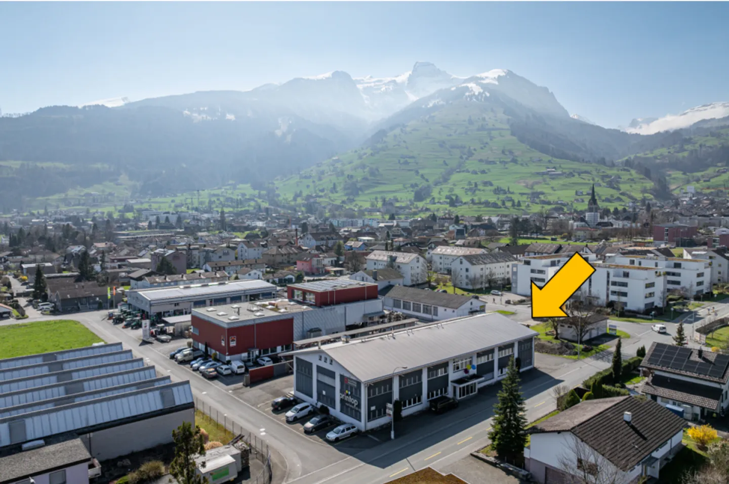 Espaces commerciaux et de bureau dans un emplacement optimal avec showroom - Photo 1 sur 13