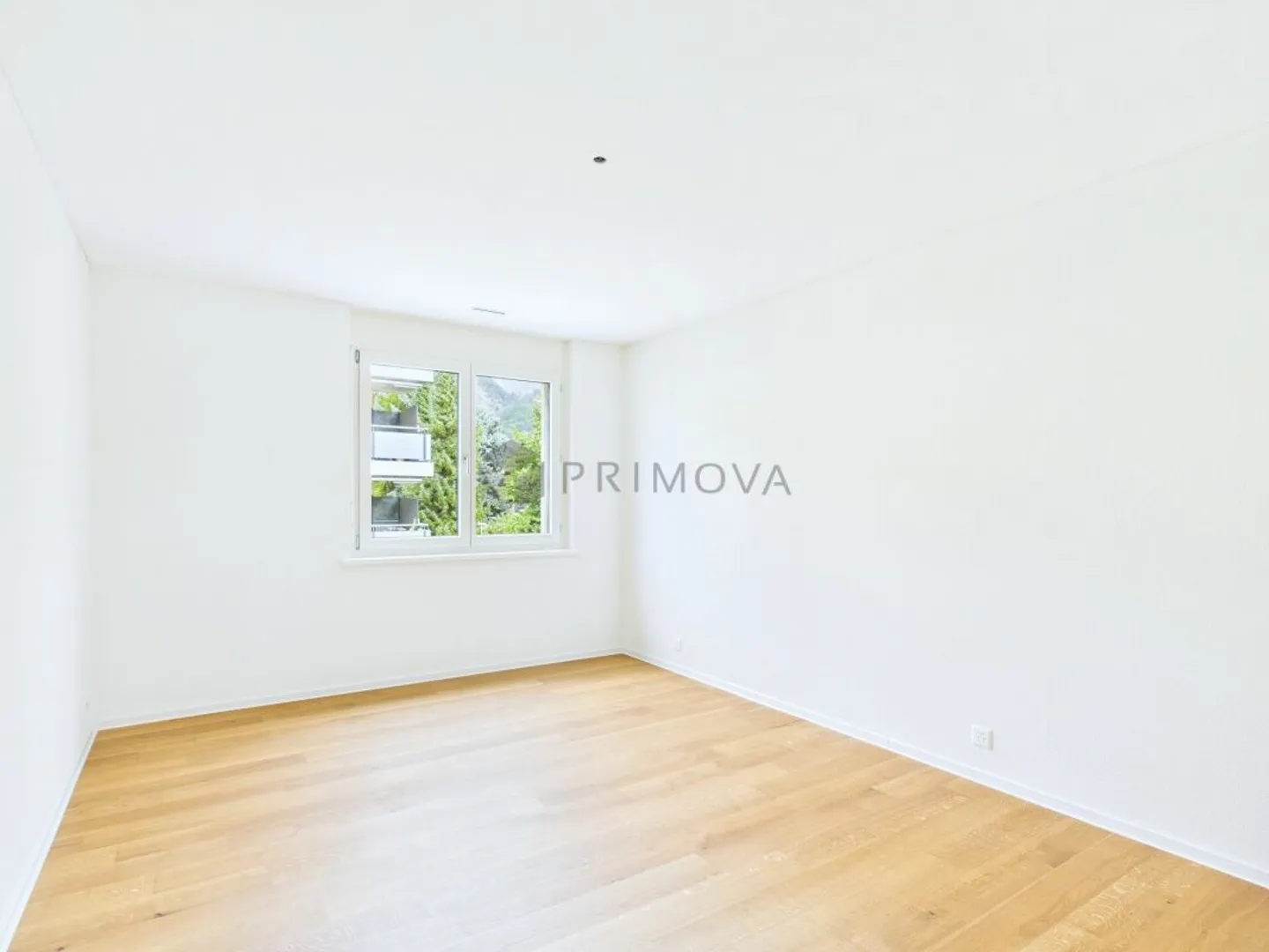 Hochwertig renovierte 4.5 Zimmer-Wohnung mit sonniger Südterrasse in Trimmis - Photo 8 of 13