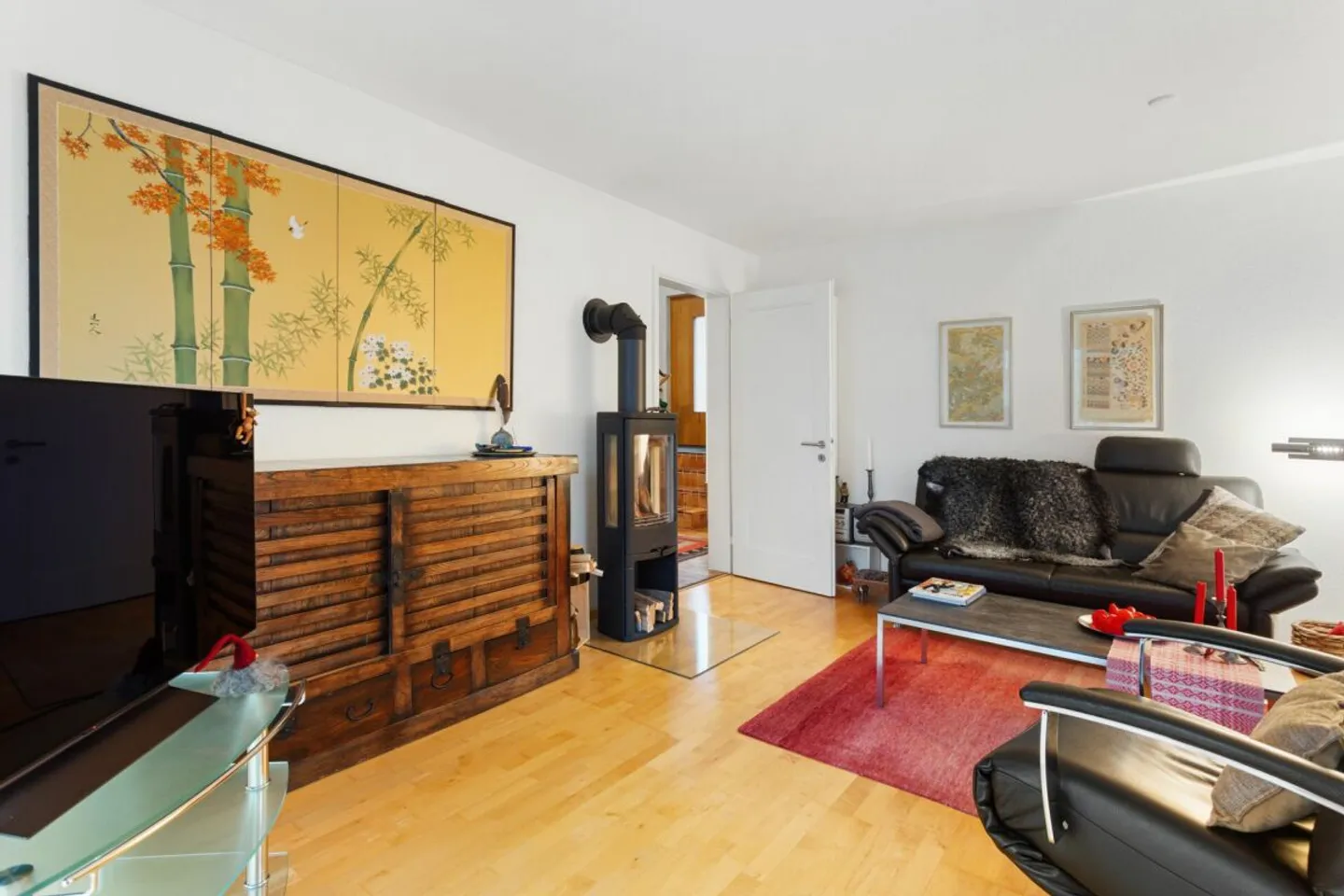 Charming & well-maintained house in Weisslingen ZH - Photo 4 of 8