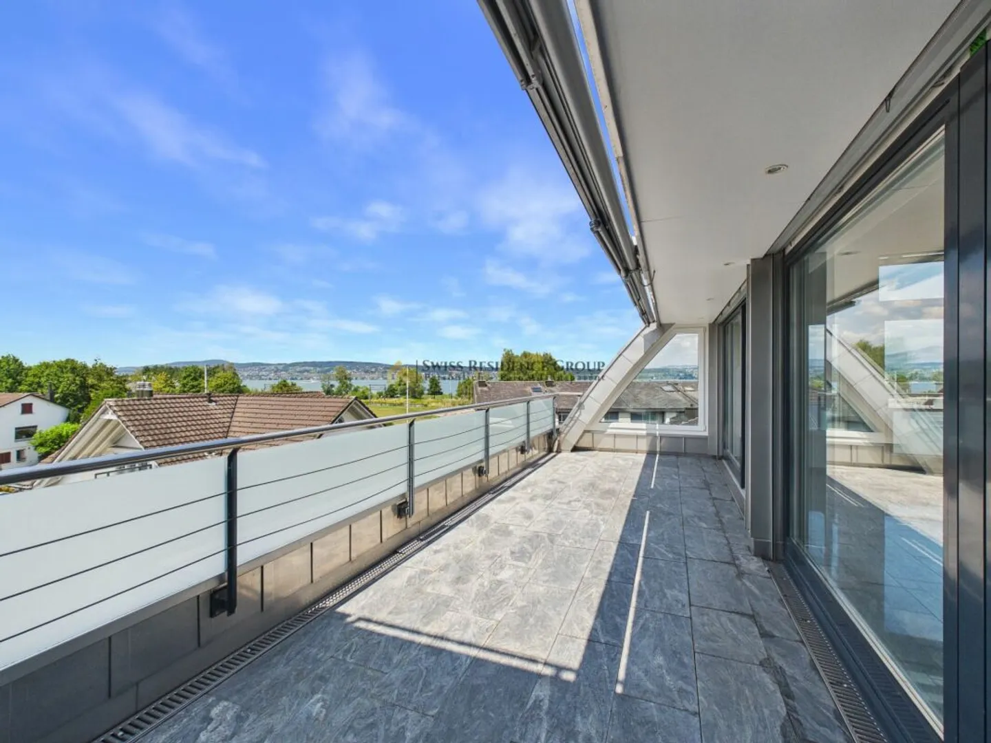 Exclusive with breathtaking lake view - private rooftop terrace - wellness oasis - Photo 7 of 13