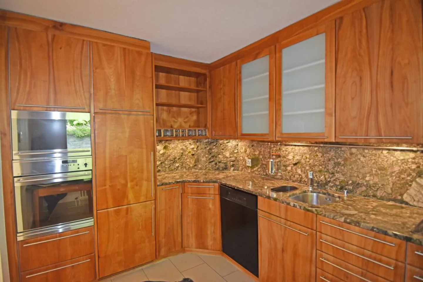 Charming Family House - Photo 3 of 13