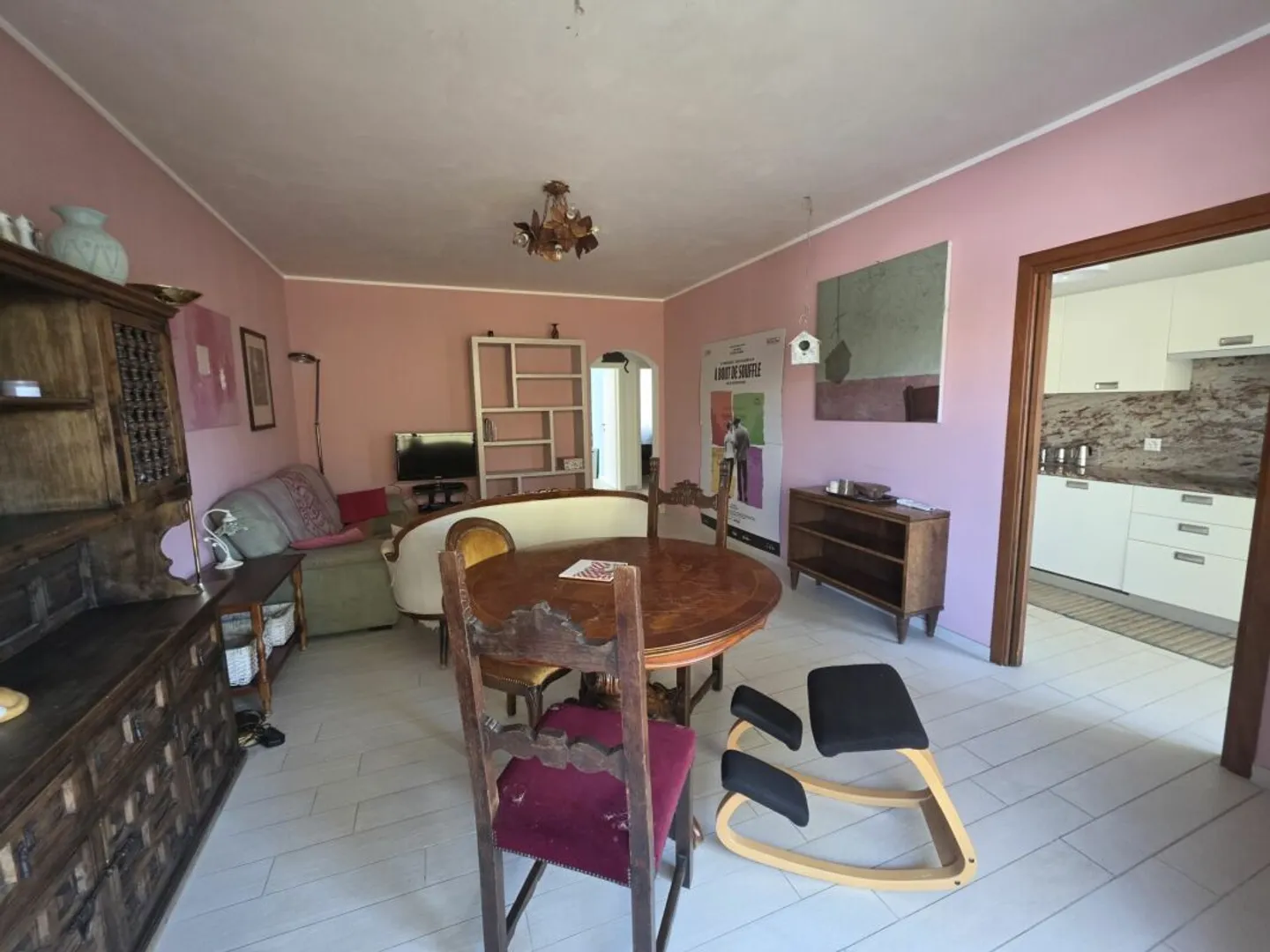 Furnished apartment in excellent location - Photo 11 of 13