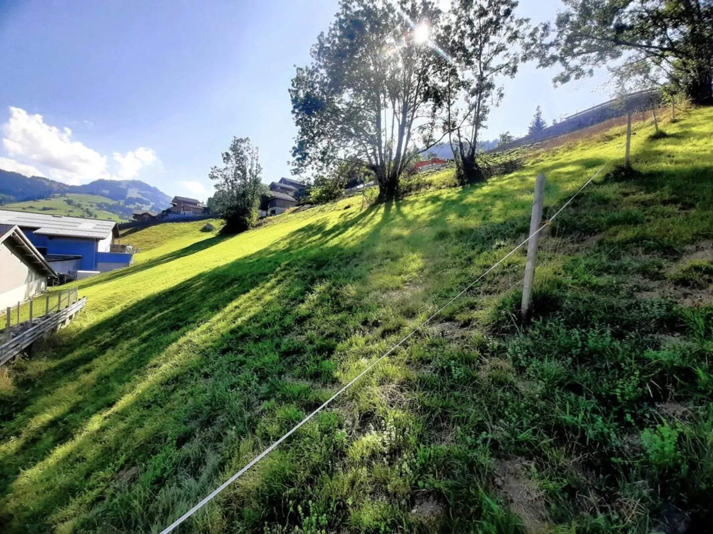 Teilerschlossenes Bauland an sonniger Hanglage in Zweisimmen BE - Foto 2 di 10