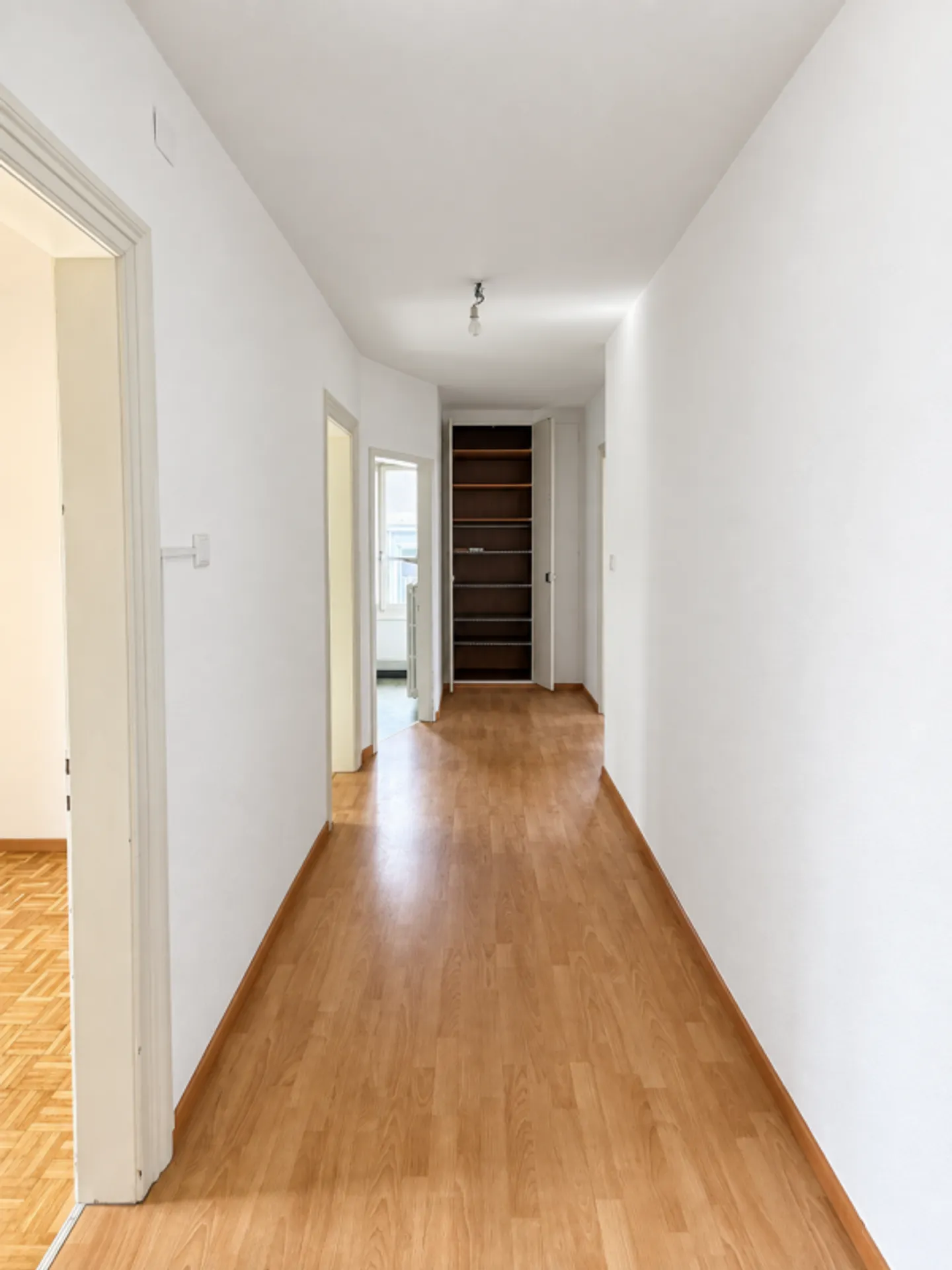 Helle 4-Zimmer Dachwohnung im 3. OG in Zentrumsnähe von St. Gallen - Photo 5 of 10