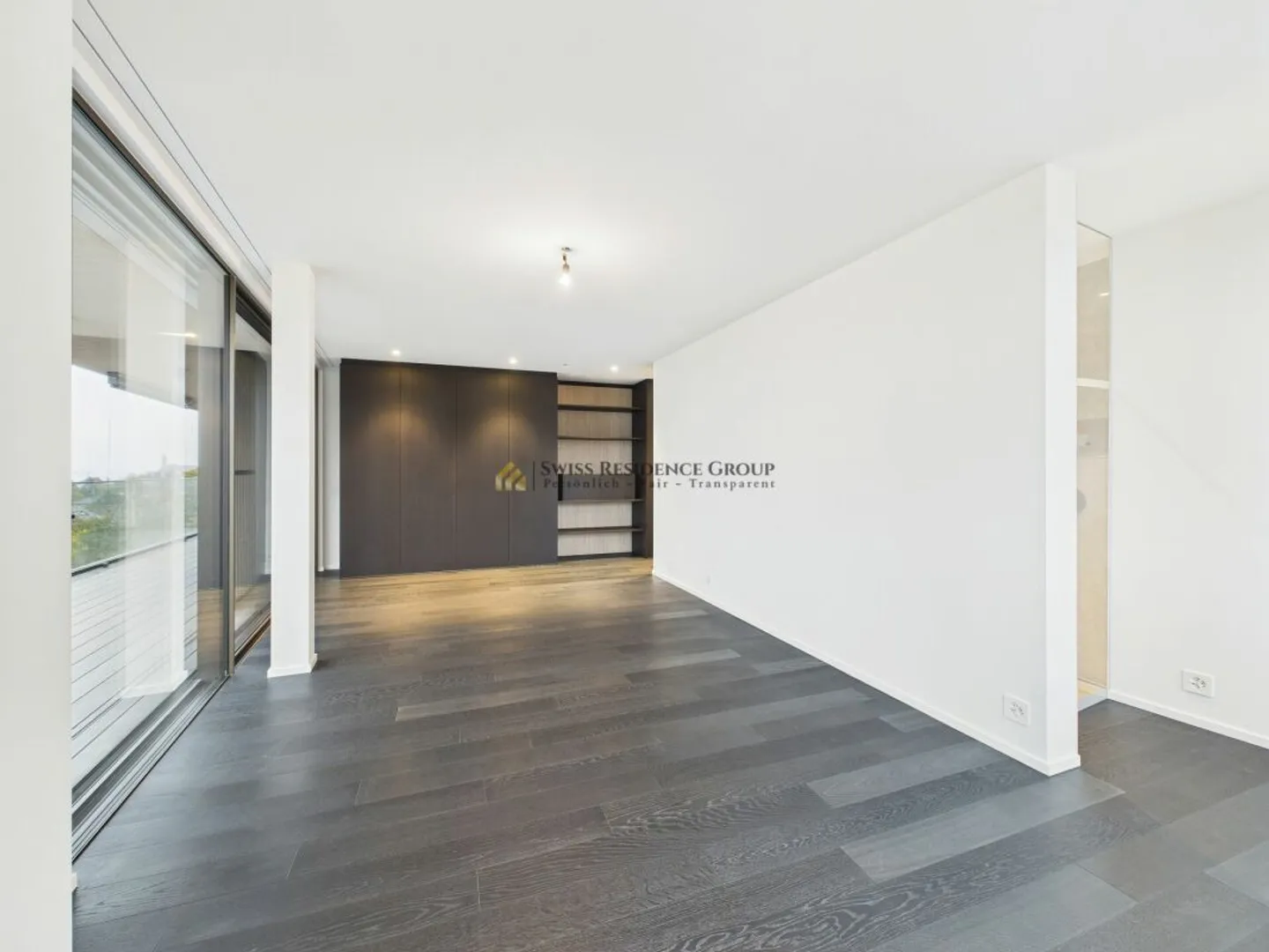 Vivere privilegiato sul lago di Zurigo con: residenza di 5,5 stanze con piscina privata, giardino, vista sul lago e sulle montagne - Foto 9 di 13