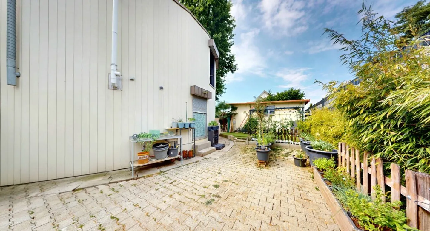 Versatile Use Potential for Multi-Generational Living and Investors - Photo 4 of 13