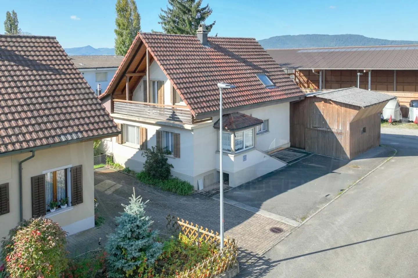 Single-family house with large shed in Schafisheim - ideal property for investors and craftsmen - Photo 1 of 13