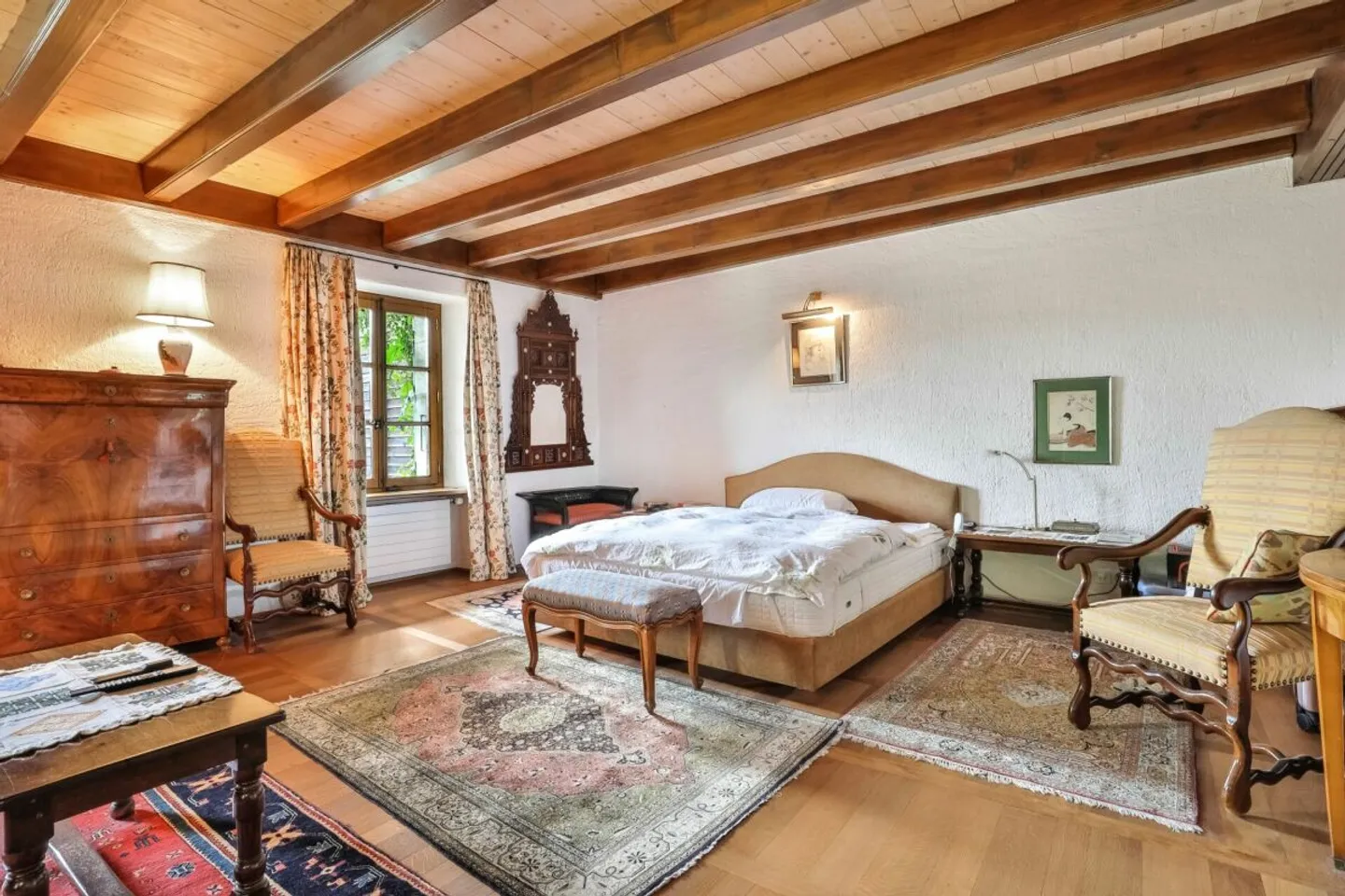 Village property with old-world charm, offering very generous spaces, located in Avusy, in the heart of the Geneva countryside - Photo 6 of 13