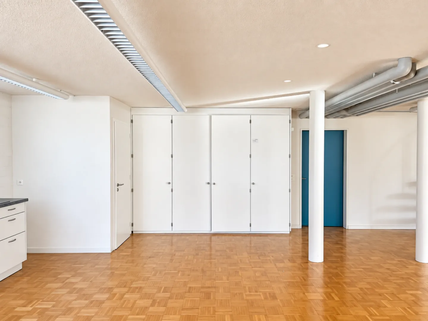 Versatile, bright commercial/office space on two floors - Photo 2 of 4
