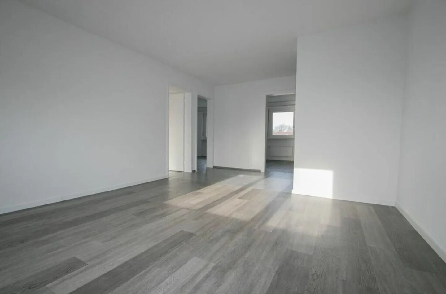 Modern apartment close to the lake - Photo 2 of 6