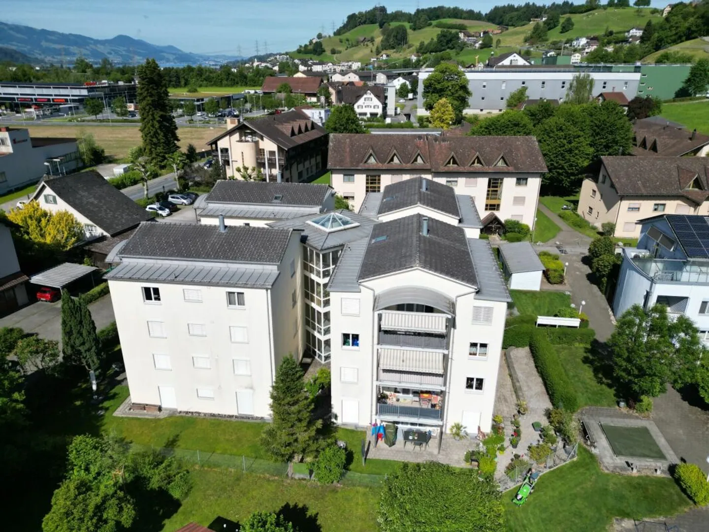 Modernized 4.5-room apartment with panoramic views - Photo 9 of 10