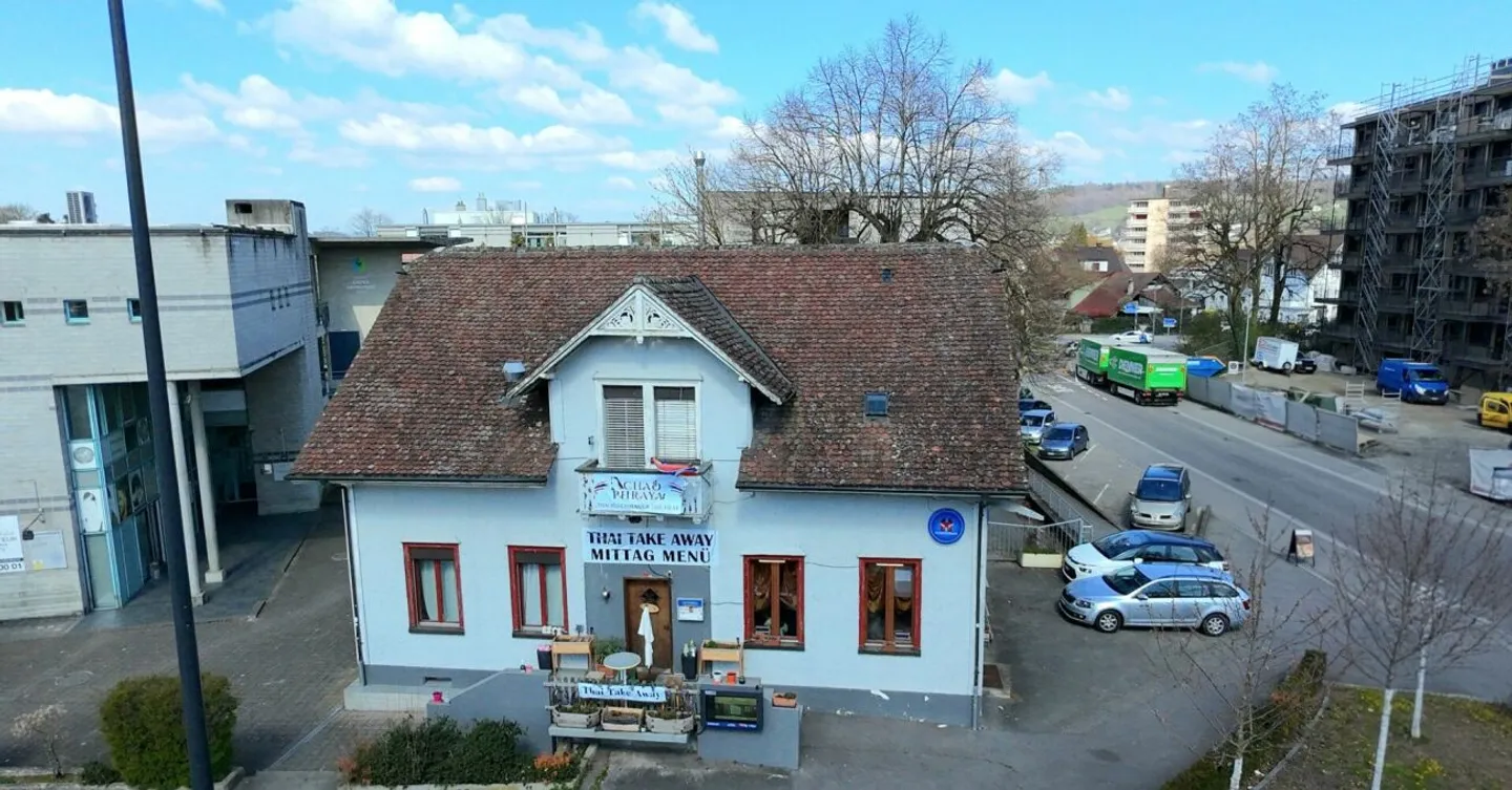 Attractive investment property with great development potential, prime location at the train station! - Photo 2 of 6