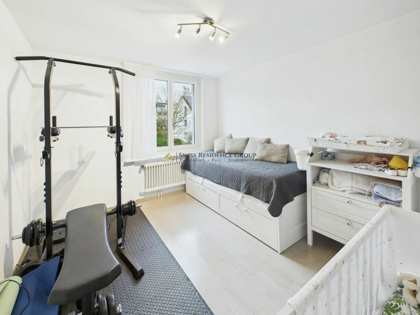 Modernes 5.5-Zimmer-Reiheneinfamilienhaus mit exklusivem Gartenjuwel - Foto 12 von 13