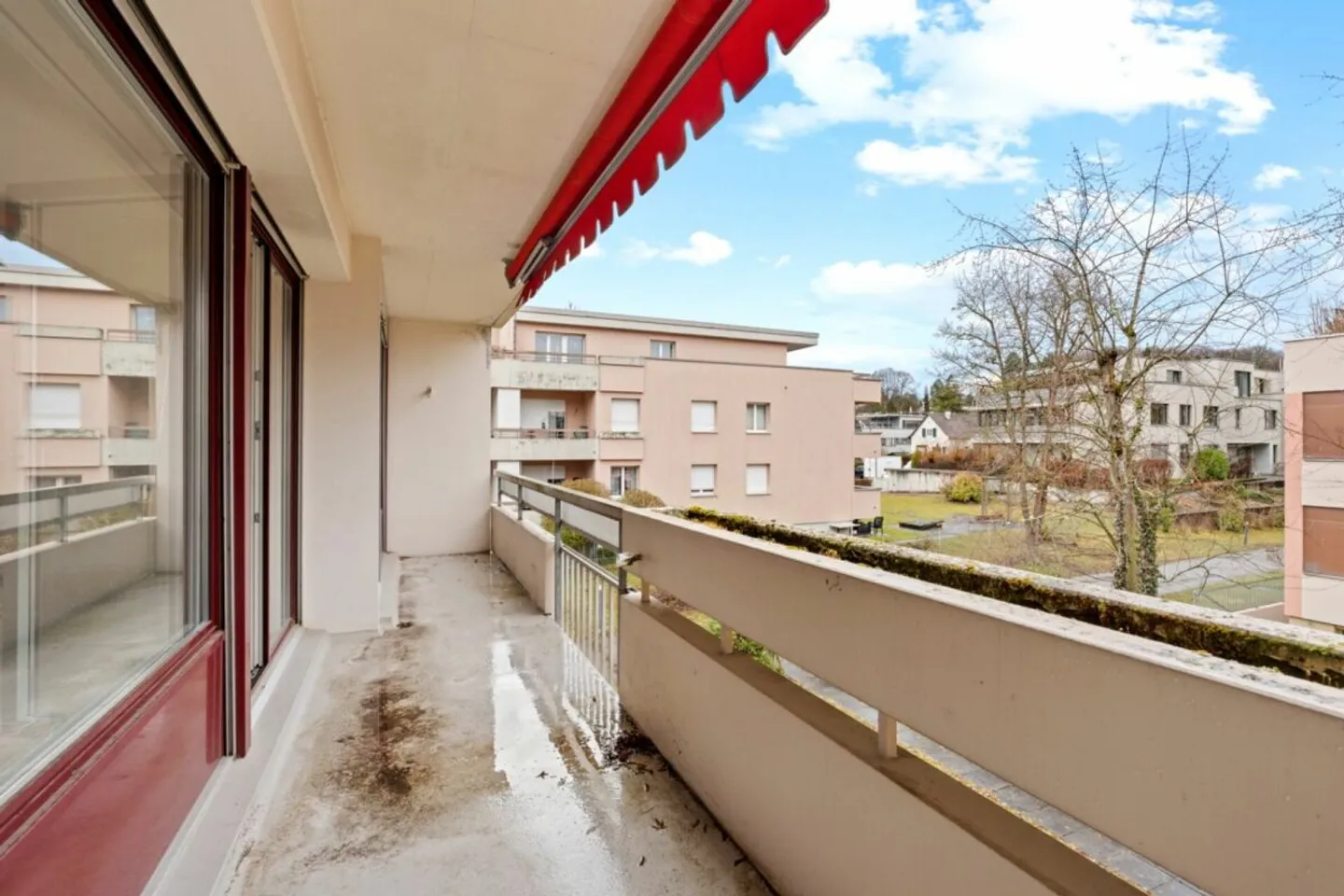 Appartement de 3,5 pièces dans un endroit calme à Reinach avec place de parking et salle de loisirs - Photo 4 sur 13
