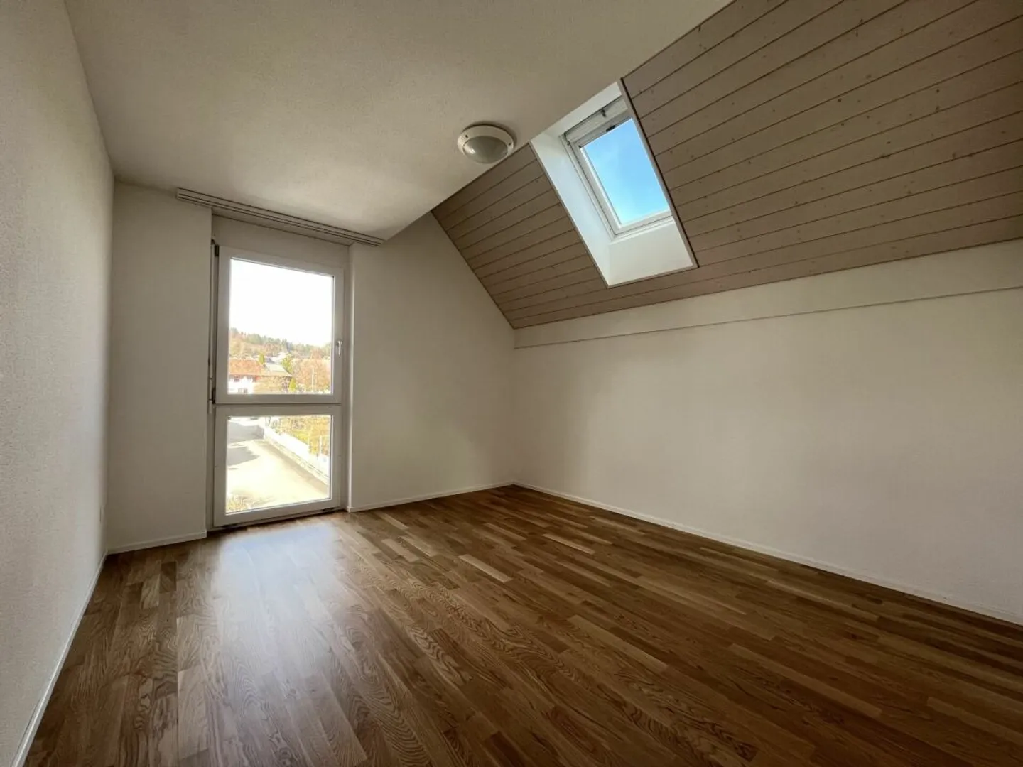 Helle und charmante 5.5-Zimmer-Dachwohnung - Photo 5 of 13