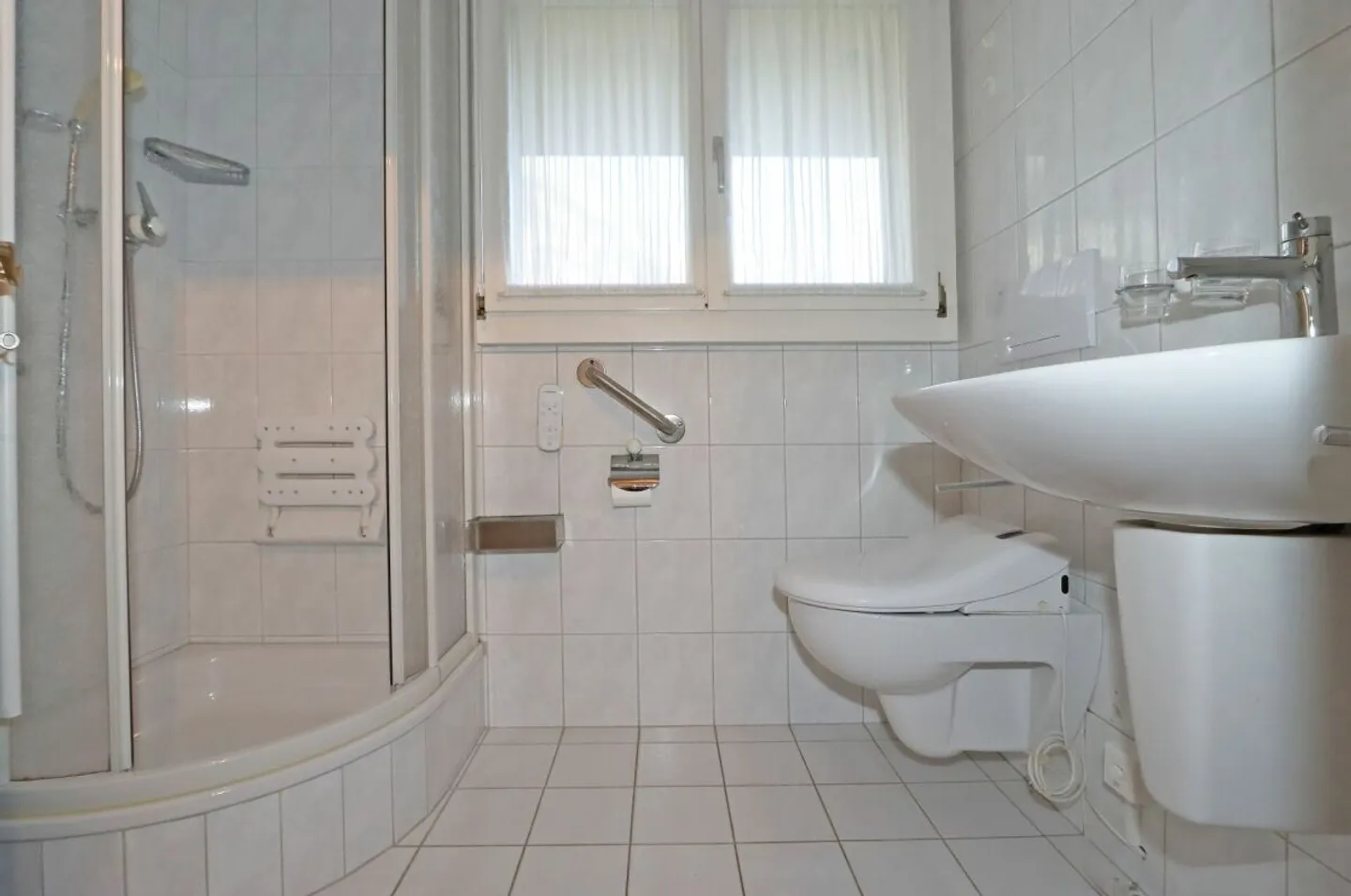 Doppeleinfamilienhaus an familienfreundlicher, ruhiger und zentraler Lage in Netstal - Photo 11 of 13