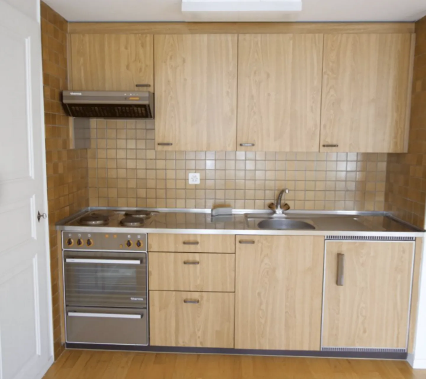 Edificio residenziale e commerciale nel centro di Glarus - Foto 12 di 13