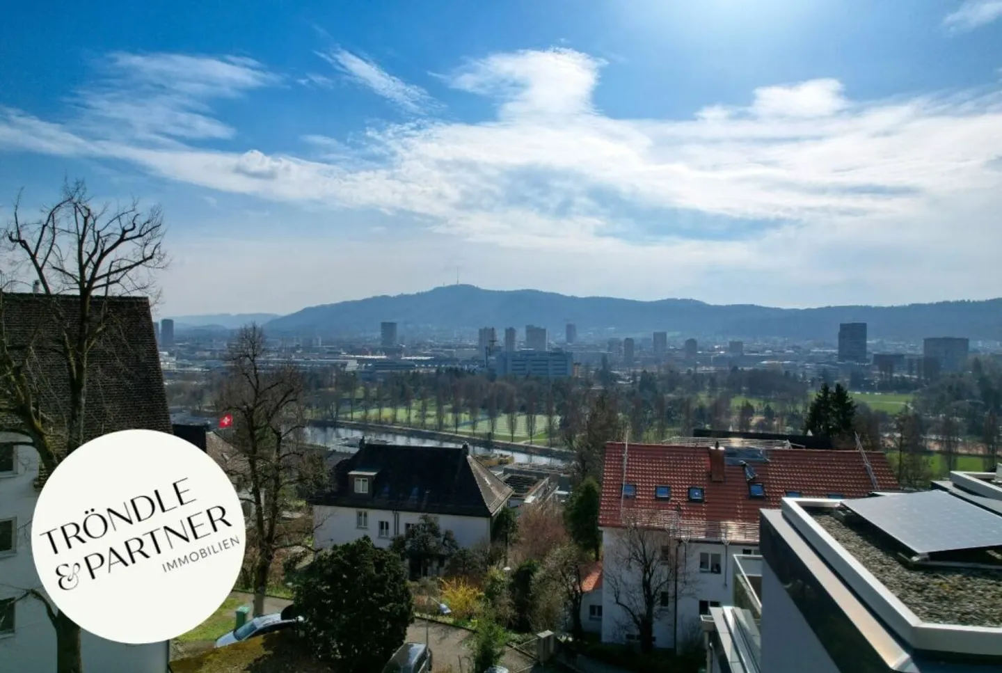 Bright 4.5-room apartment in a quiet sunny location in Höngg - Photo 1 of 13