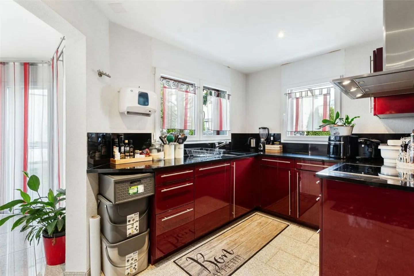 Modernes freistehendes Haus in Näfels - Foto 4 von 13