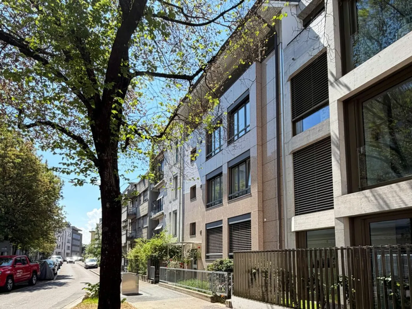 Casa plurifamiliare con 3 appartamenti nel quartiere centrale di Bachletten - Foto 1 di 13