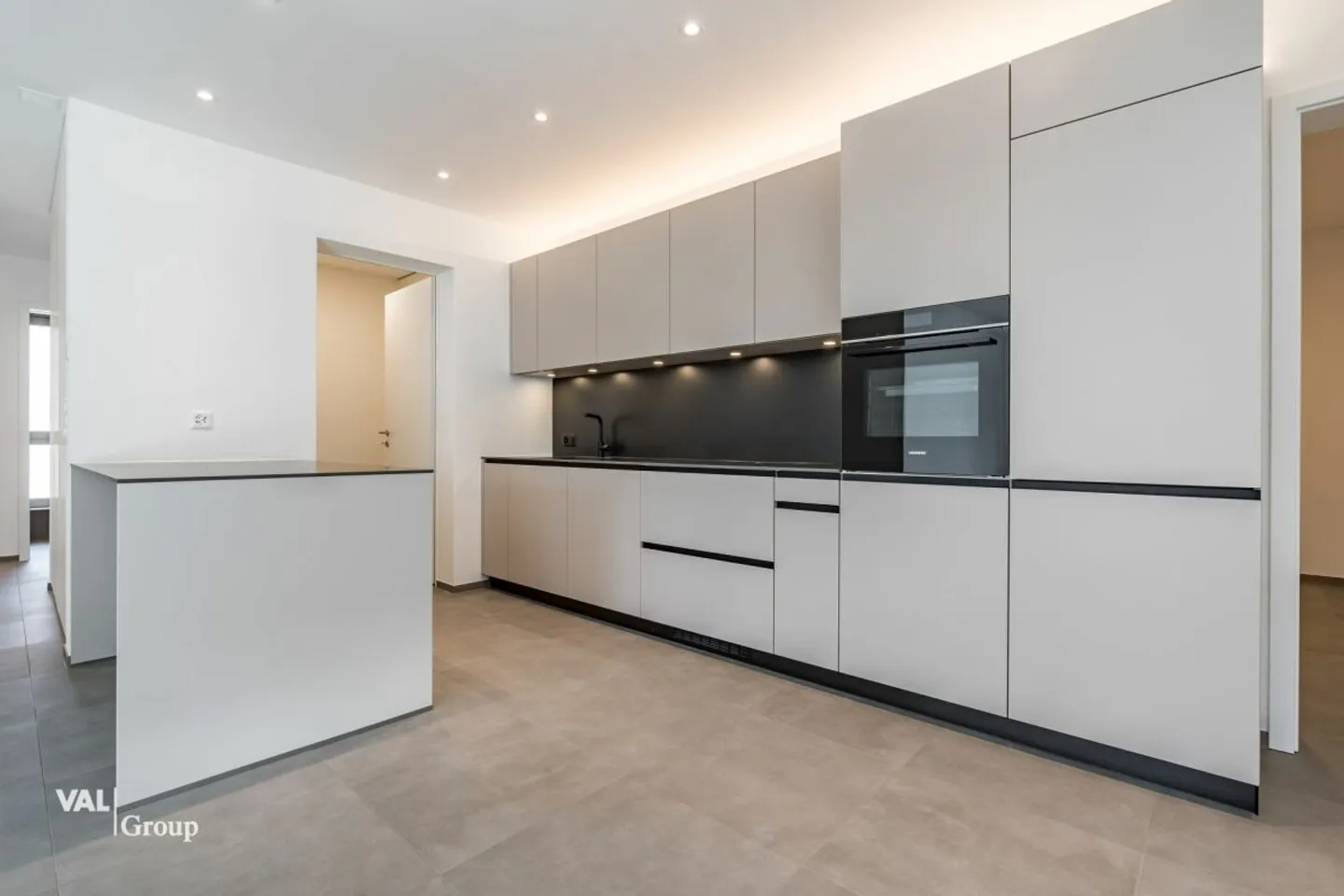 Modern and spacious dream home - Photo 4 of 13