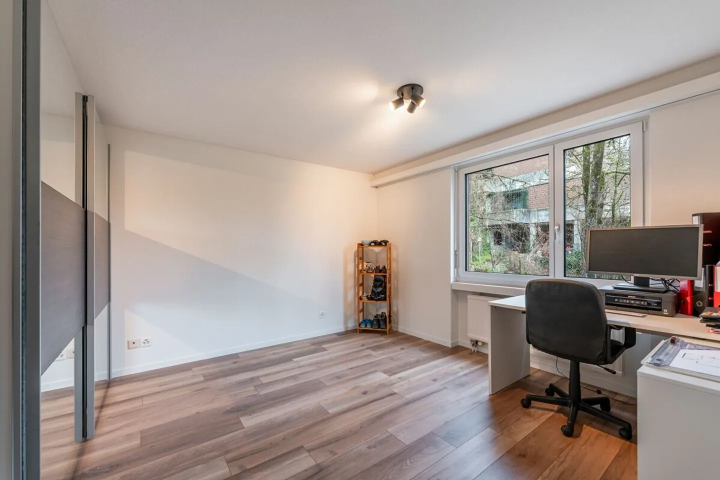154 m² sur un niveau | 28 m² de terrasse avec jacuzzi | rénové en 2021 | Liestal - Photo 13 sur 13