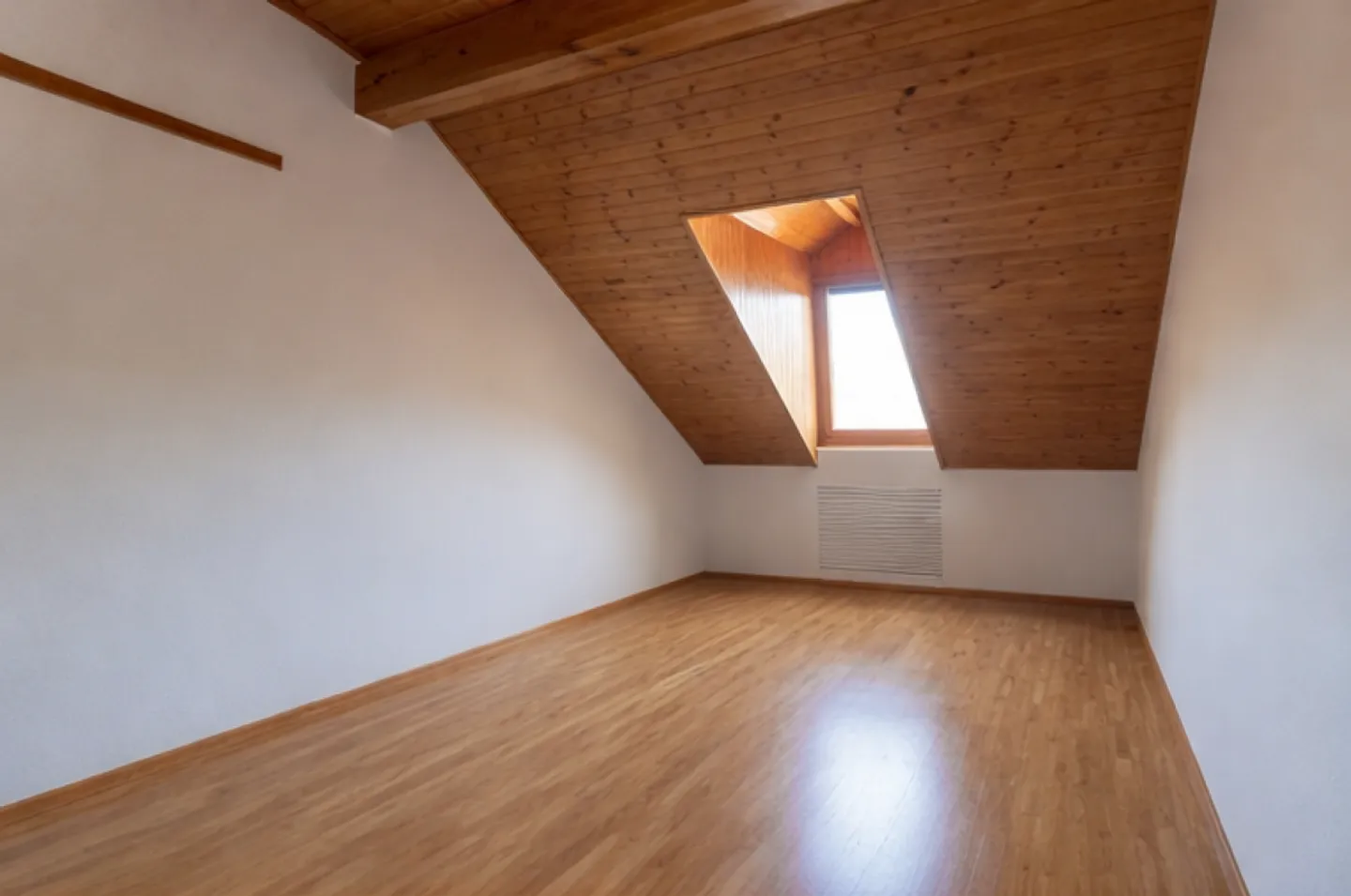 2.5 room attic apartment in Orbe - Photo 2 of 5