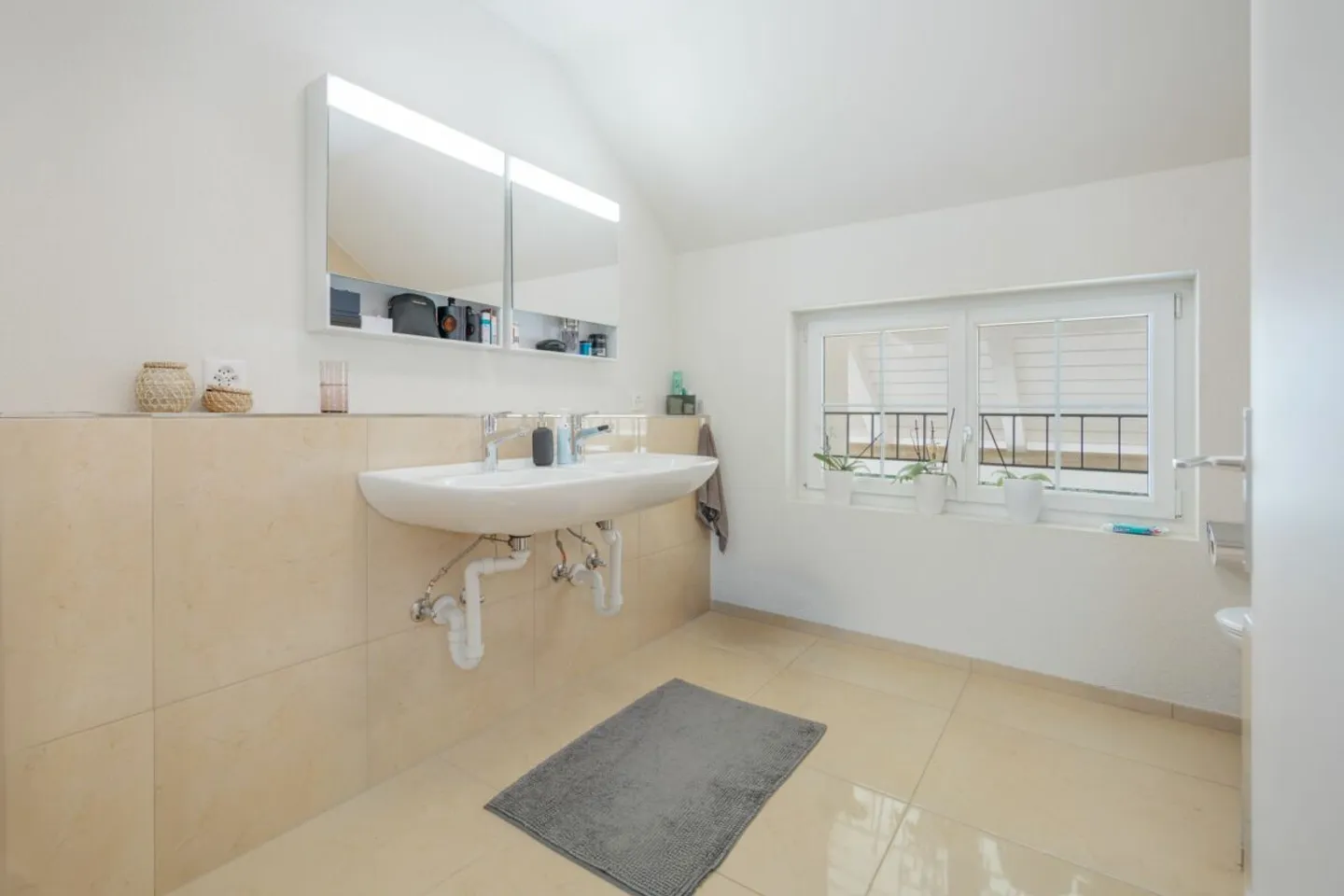 Charmante appartement de 4,5 pièces avec vue panoramique et finition de haute qualité - Photo 7 sur 13