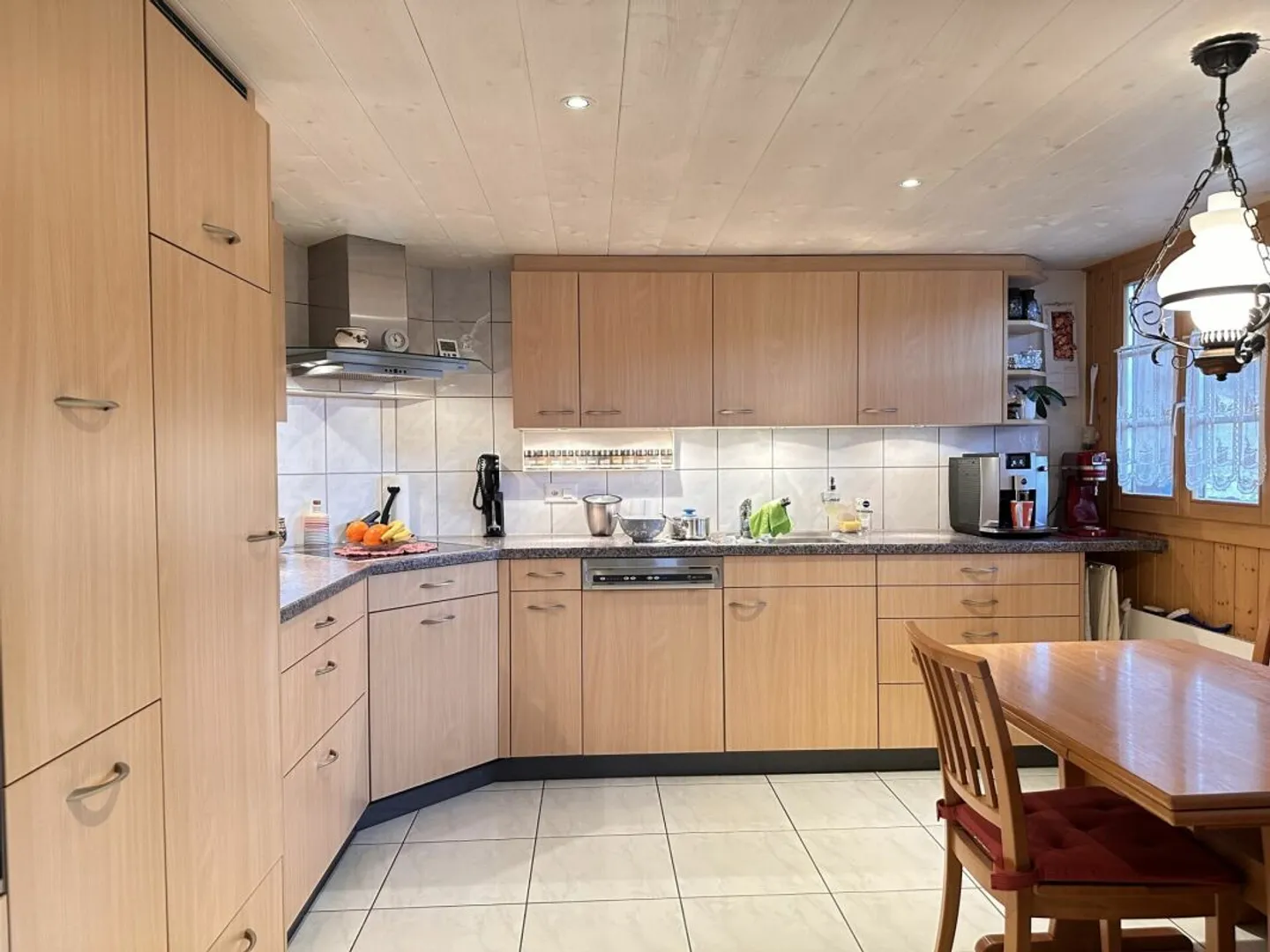 Wohnhaus mit Sitzplatz, Garten, Garage und Werkstatt - Foto 4 di 13