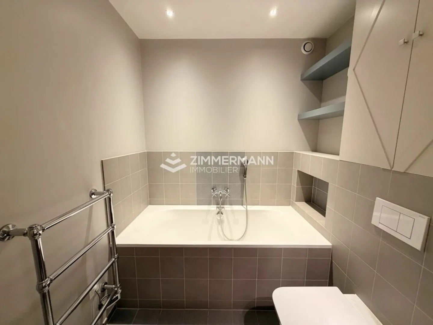 Wunderschöne 5-Zimmer-Wohnung teilweise möbliert mit großer Terrasse und freiem Blick! - Foto 8 von 8