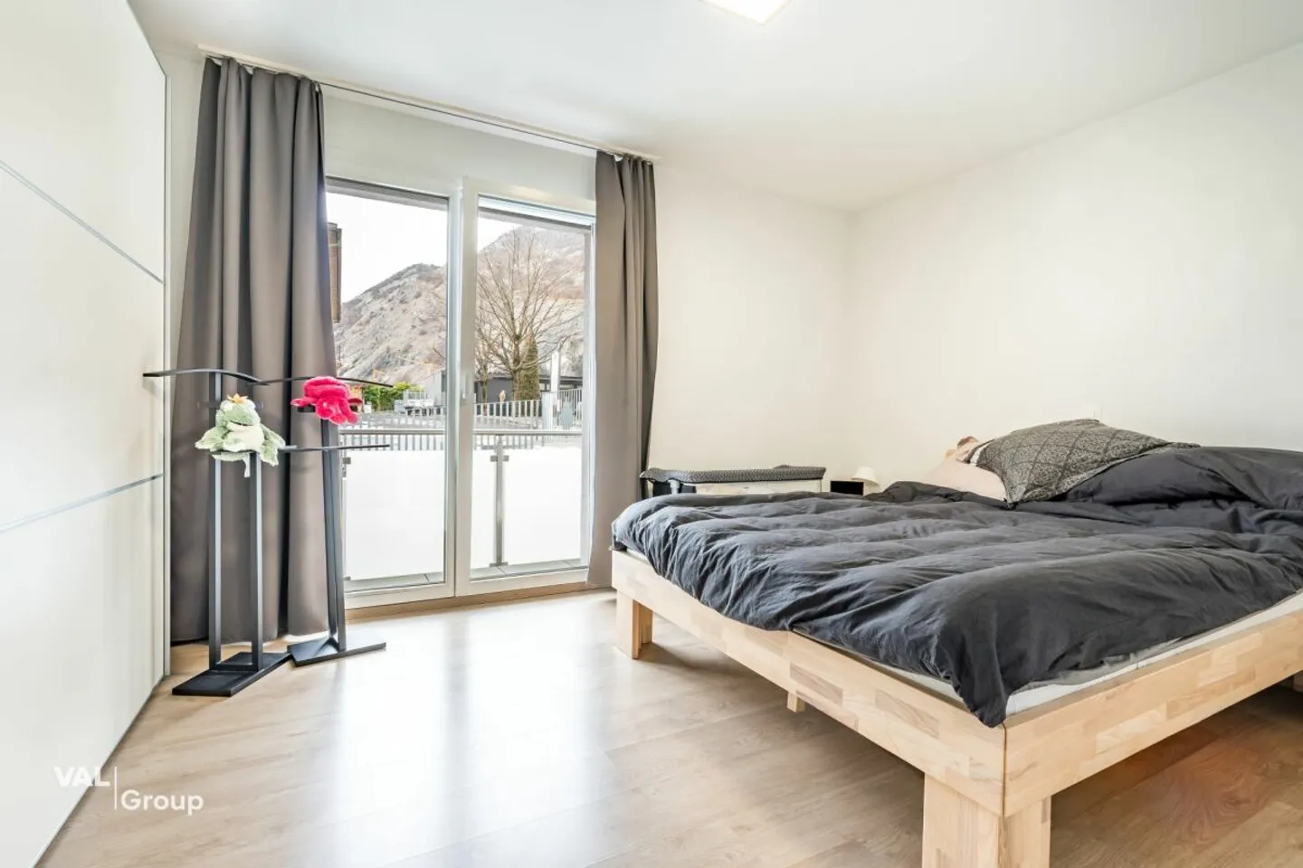 Spacieux et élégant rez de jardin de 4.5 pièces avec 120 m2 d'extérieurs - Foto 6 von 13