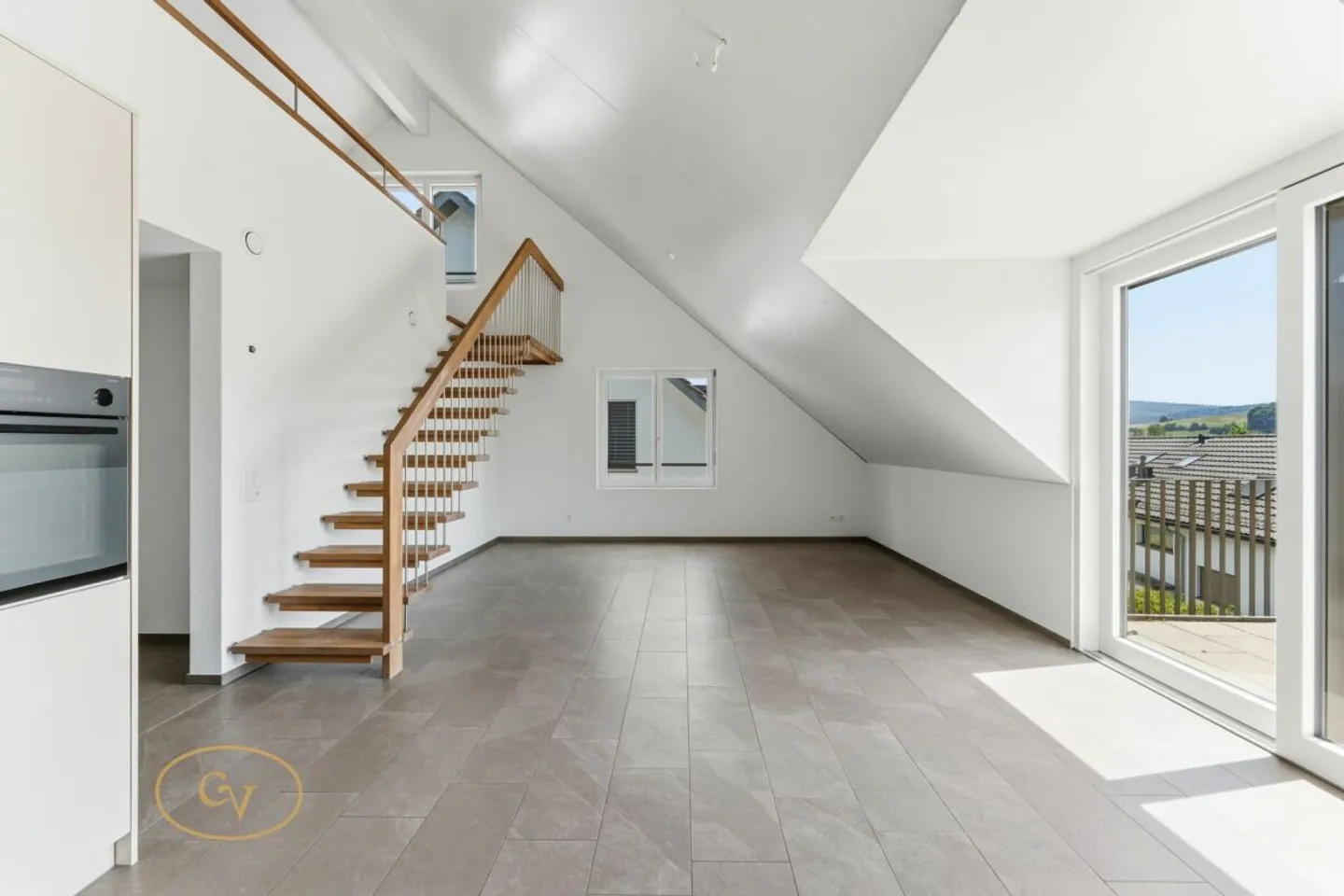 Appartamento duplex luminoso con galleria, vista panoramica e sole serale - Foto 9 di 13