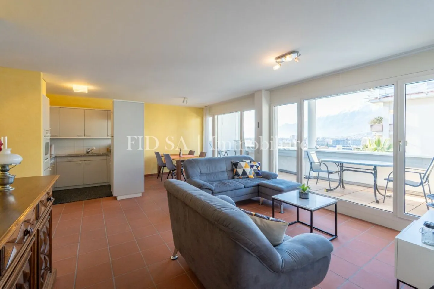 MINUSIO - Appartamento 3,5 locali all'ultimo piano con vista lago - Foto 4 di 12