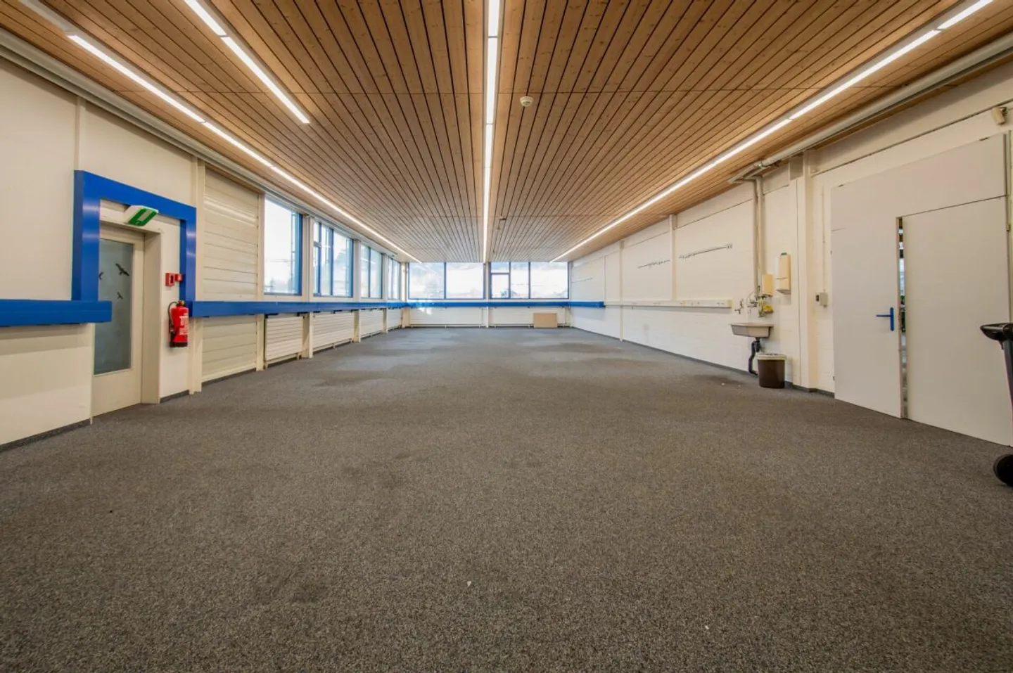 Industriehalle 560 m² - hohe Raumhöhe &amp; grosses Tor in Trimmis - Foto 5 von 9