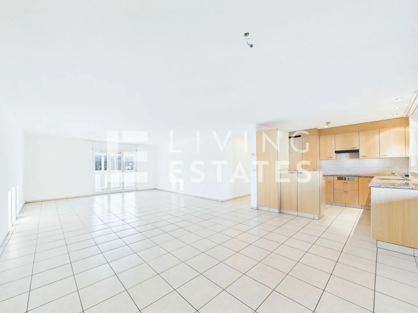 GROSSZÜGIGES WOHNEN MIT KOMFORT UND AUSSICHT - Photo 2 sur 13