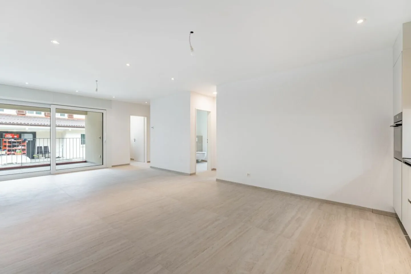 Riduzione di prezzo -50'000.- / Nuova costruzione moderna con stile - Appartamento al piano terra di 4,5 stanze - Foto 5 di 13