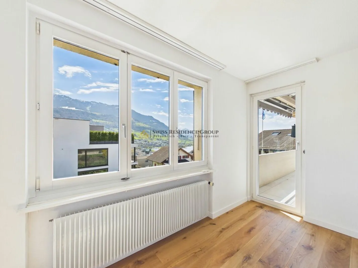 Esclusivo appartamento con terrazza di 5,5 stanze con vista sul lago e sulle montagne a Küssnacht - Foto 8 di 13