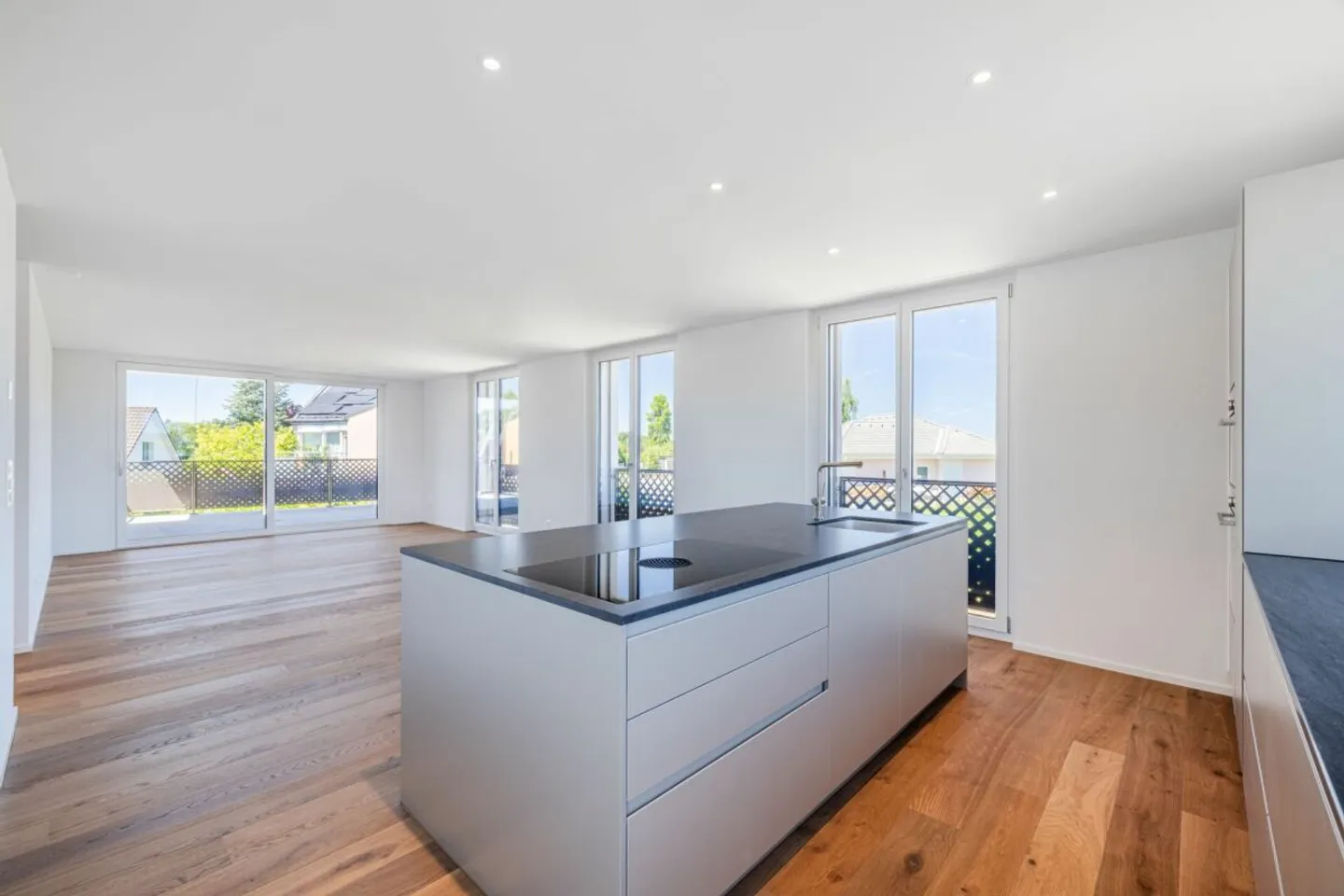 Wohnen mit Komfort: 4.5-Zimmer Neubauwohnung mit sonnigem Balkon - Photo 2 sur 9
