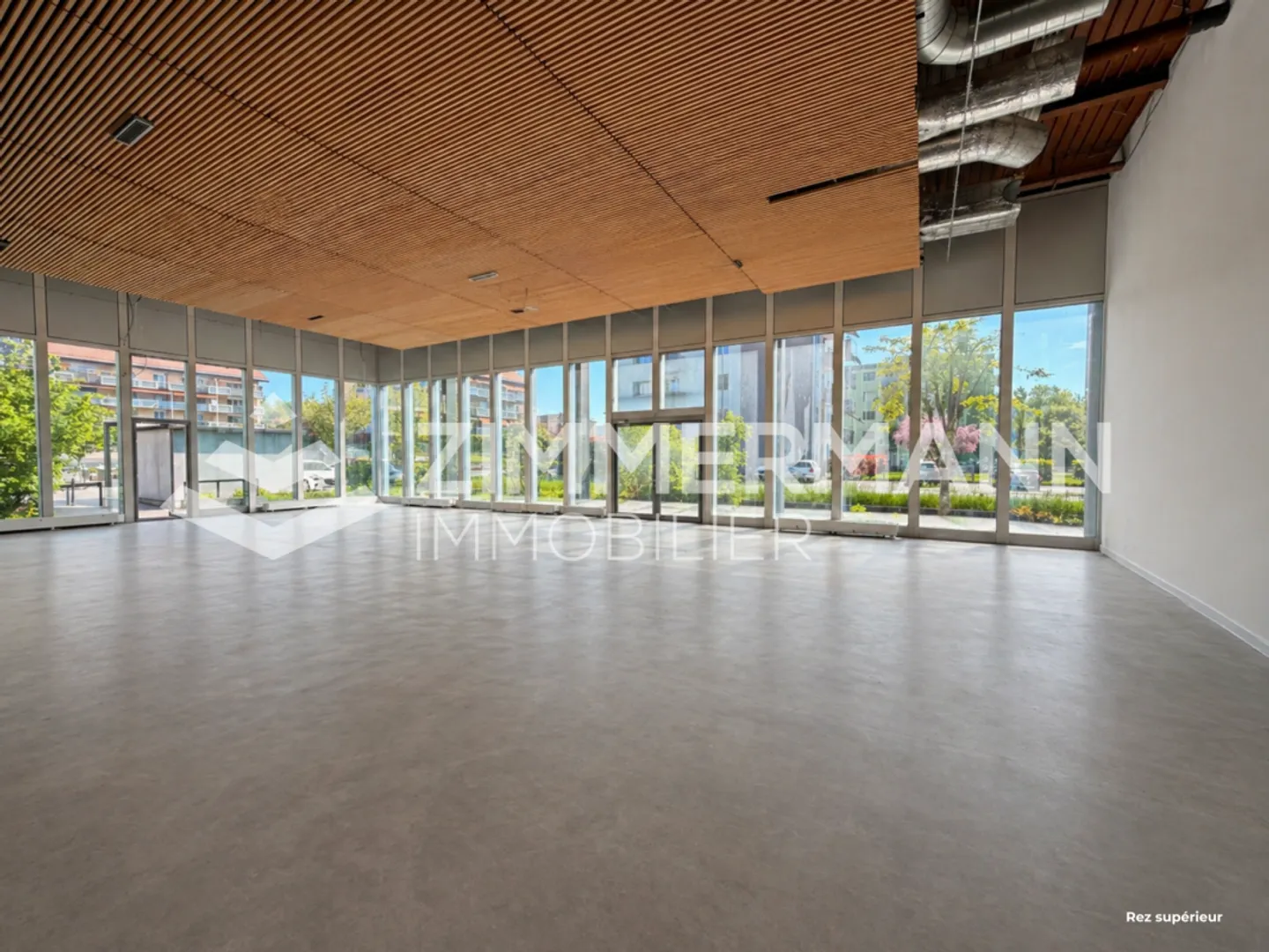 Commercial space on the ground floor 525m2 - Photo 1 of 13