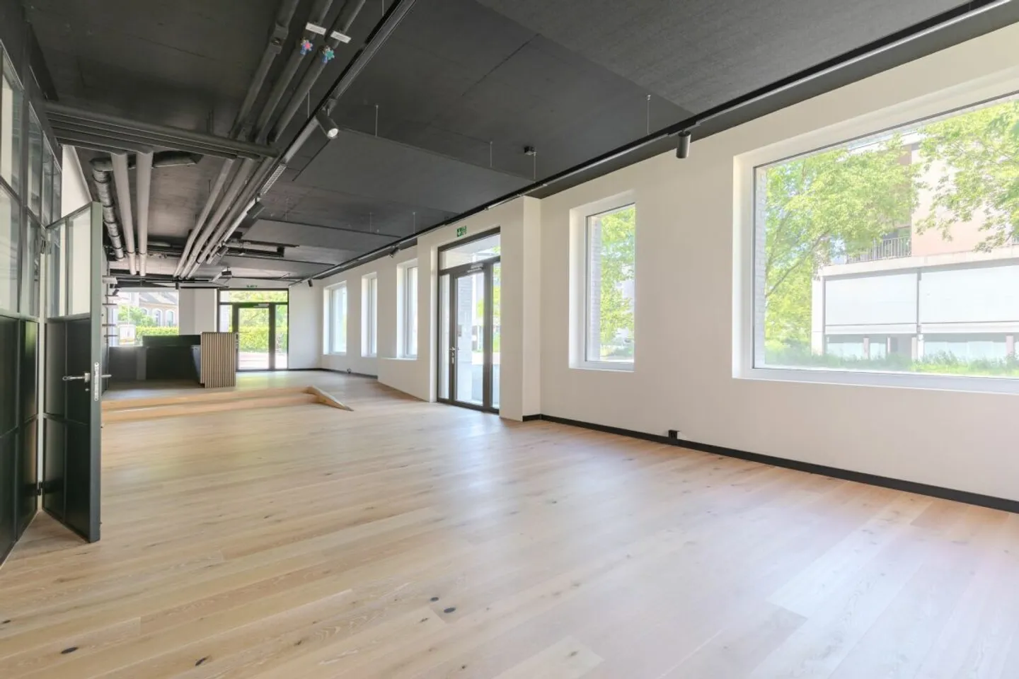 Spazi per uffici moderni nell'edificio Max Dudler a Rheinfelden (AG) - Foto 6 di 13