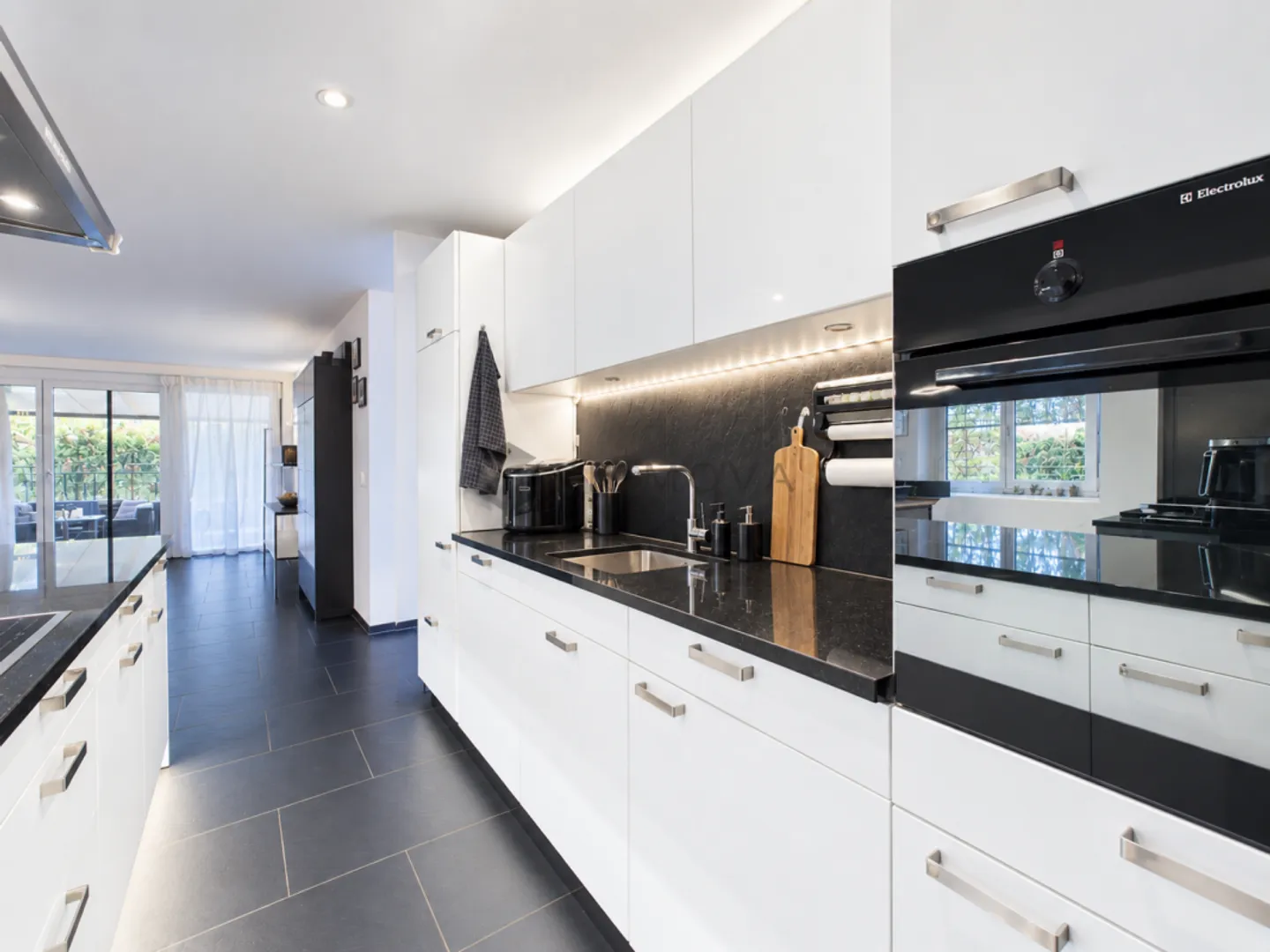 Vie ensoleillée avec vue et terrasse privée de 50m² - Photo 5 sur 13