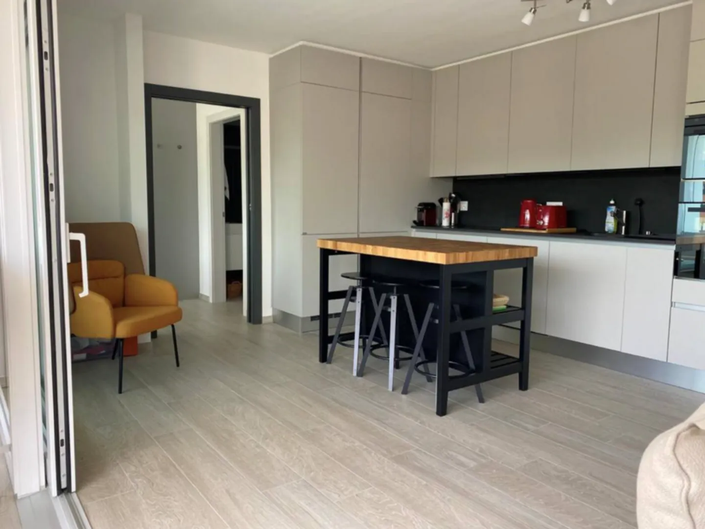 Appartement spacieux et lumineux au dernier étage avec vue panoramique - Photo 6 sur 12