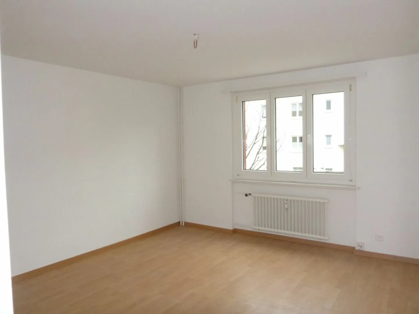 Appartement lumineux avec balcon et coin jardin privé - Photo 5 sur 10